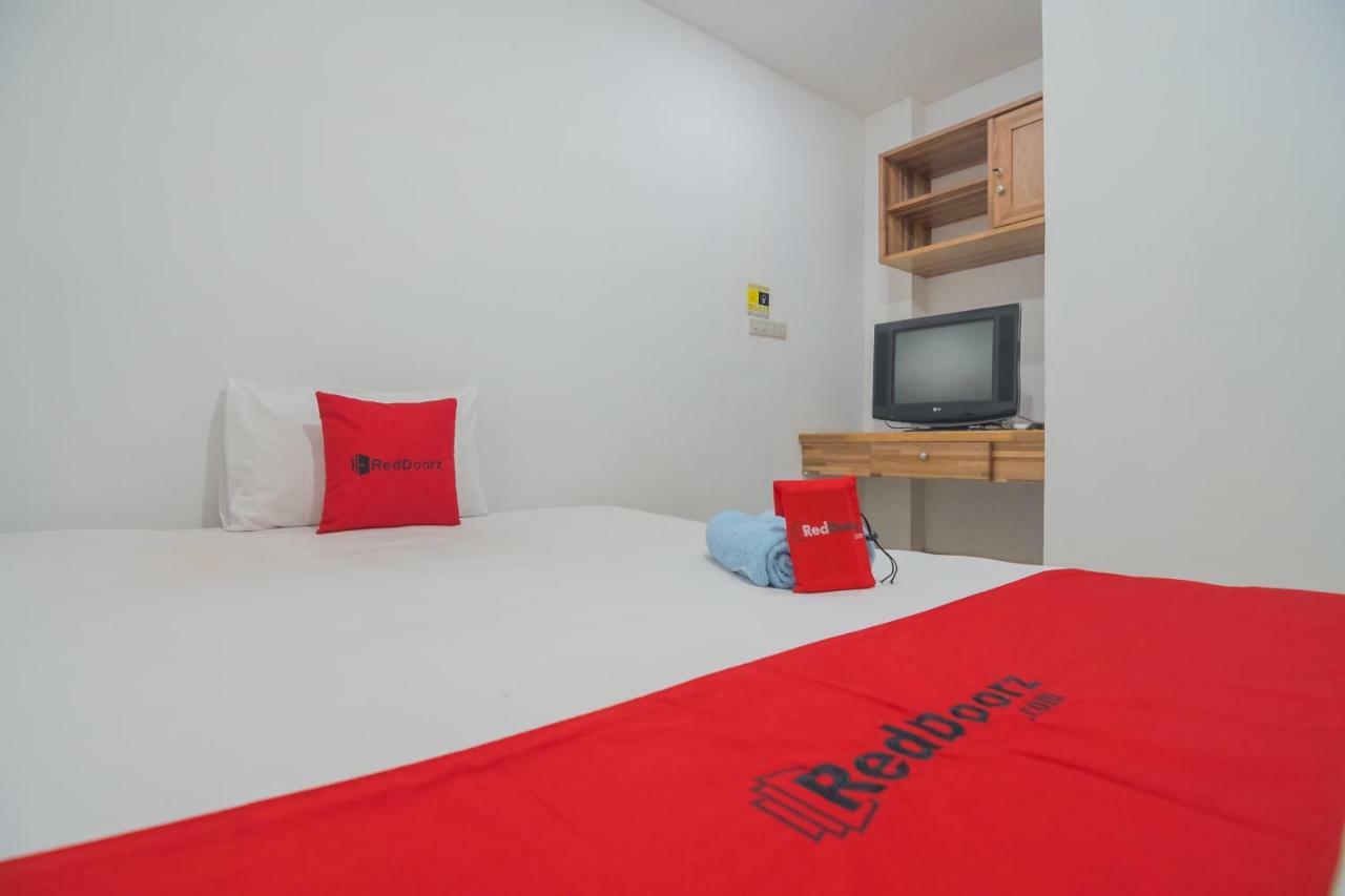 Hotel Reddoorz Near Gajah Mada Pontianak Exterior foto